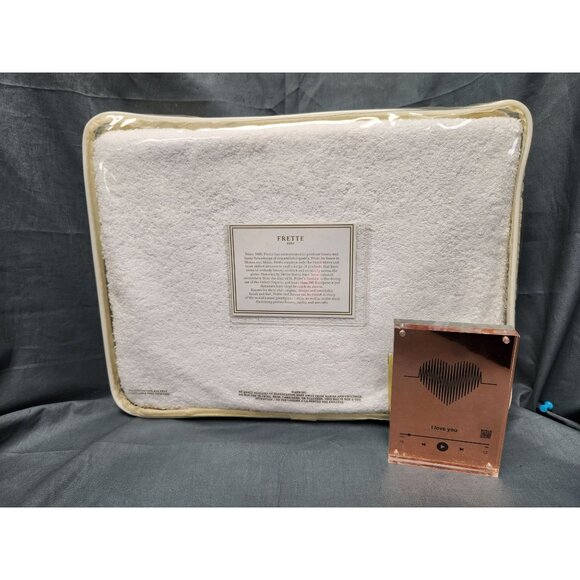 Frette Essential Triplo Bourdon Bath Towel 27 in x 55 in White Beige Cotton NEW! - Picture 3 of 5